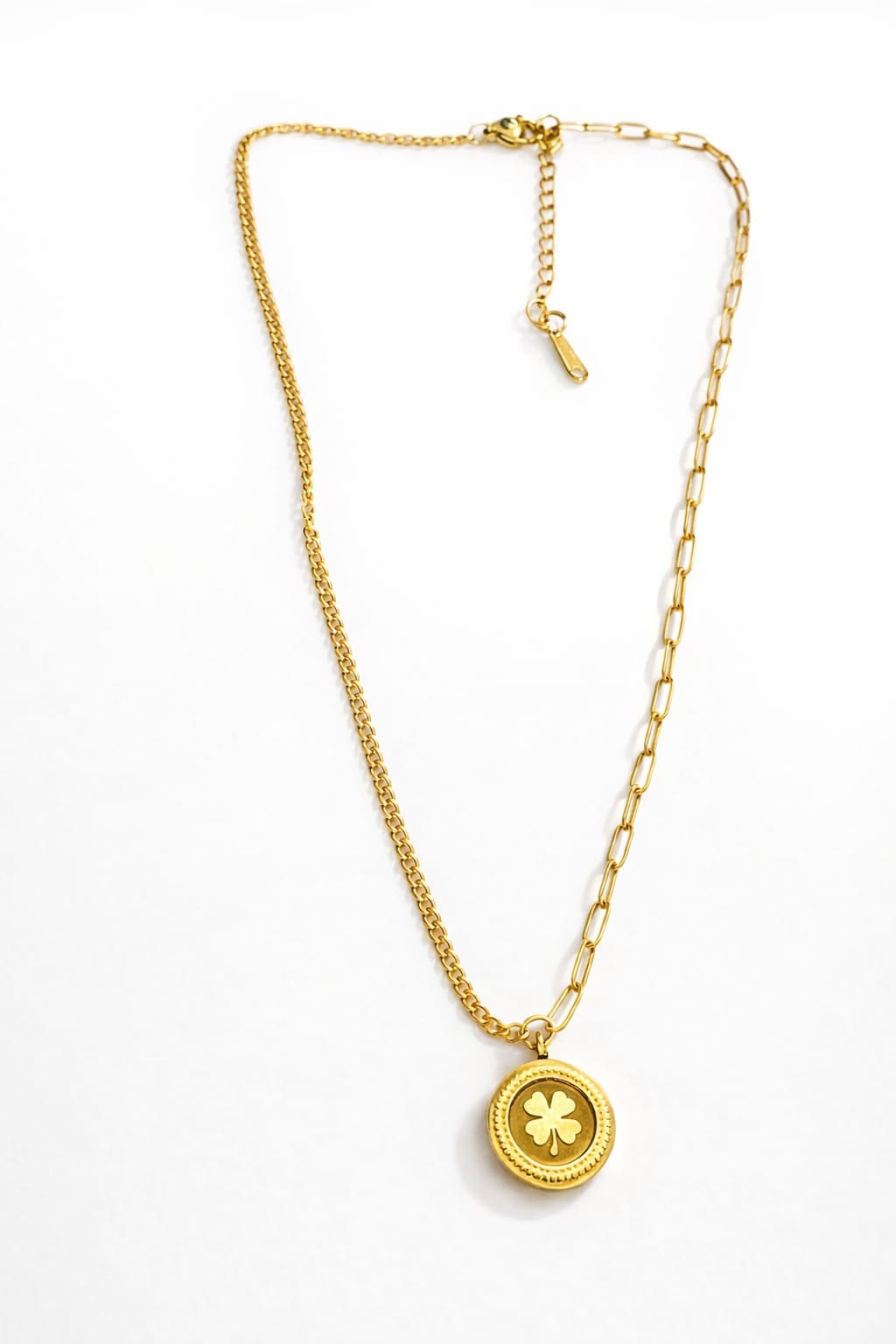 vintage clover medallion gold necklace vintage clover medallion gold necklace