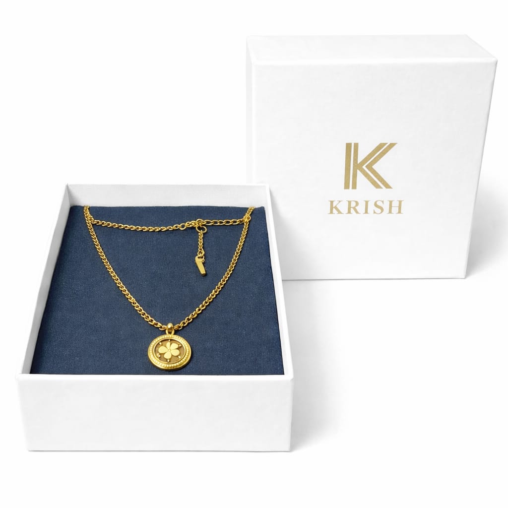 vintage clover medallion gold necklace vintage clover medallion gold necklace