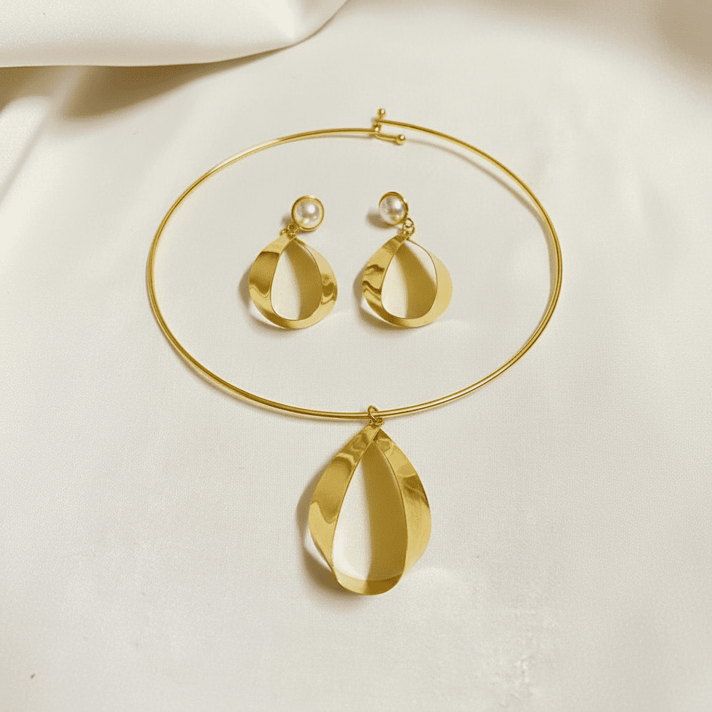 luxury teardrop gold pendant necklace & earrings set luxury teardrop gold pendant necklace & earrings set