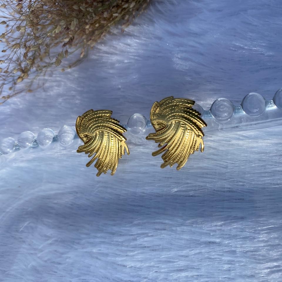 vintage gold swirl stud earrings – textured feather style elegant earrings for women vintage gold swirl stud earrings – textured feather style elegant earrings for women